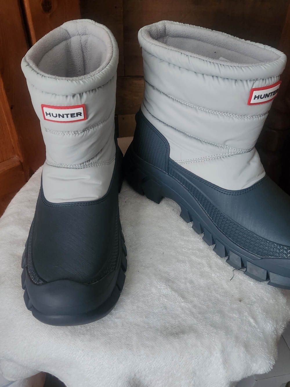 Hunter Intrepid Women's Short Winter Rain Boots With Quilted Upper Size 9